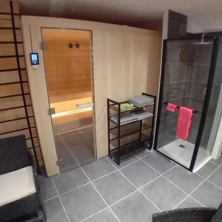 Carline Apartment *