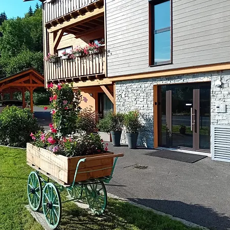 Carline Apartment *